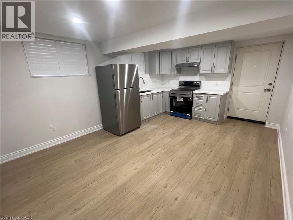 29 Bowman Crescent Unit# 2, Thorold, ON - Indoor Photo Showing Kitchen