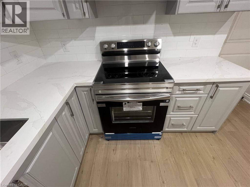 29 Bowman Crescent Unit# 2, Thorold, ON - Indoor Photo Showing Kitchen