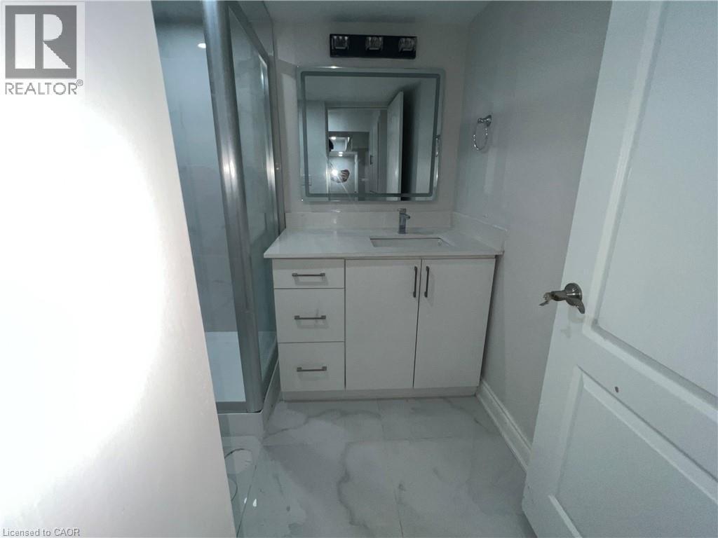 29 Bowman Crescent Unit# 2, Thorold, ON - Indoor Photo Showing Bathroom