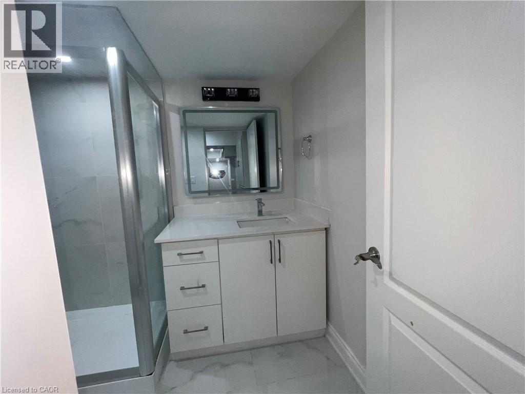 29 Bowman Crescent Unit# 2, Thorold, ON - Indoor Photo Showing Bathroom