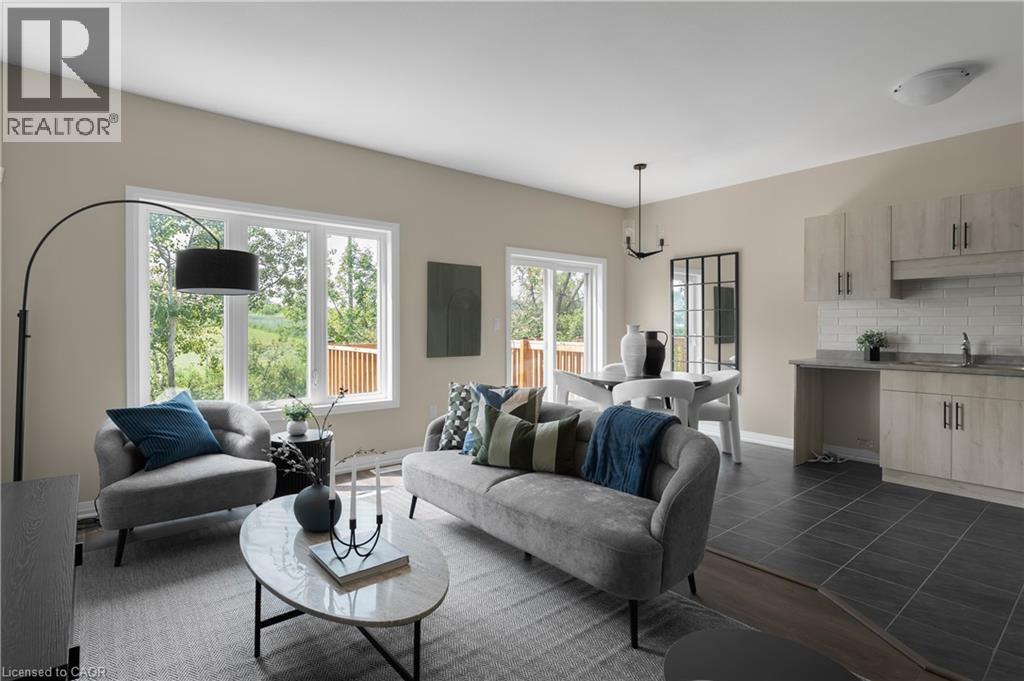 142 Willson Drive, Thorold, ON - Indoor Photo Showing Living Room