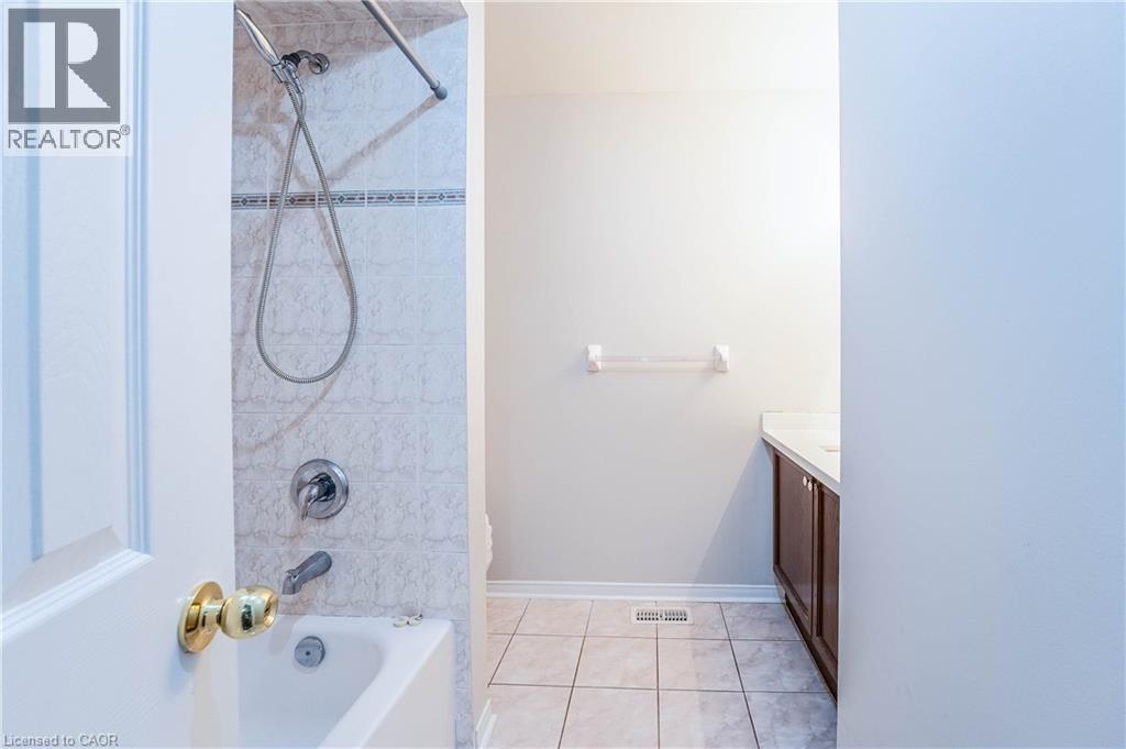 5195 Angel Stone Drive, Mississauga, ON - Indoor Photo Showing Bathroom