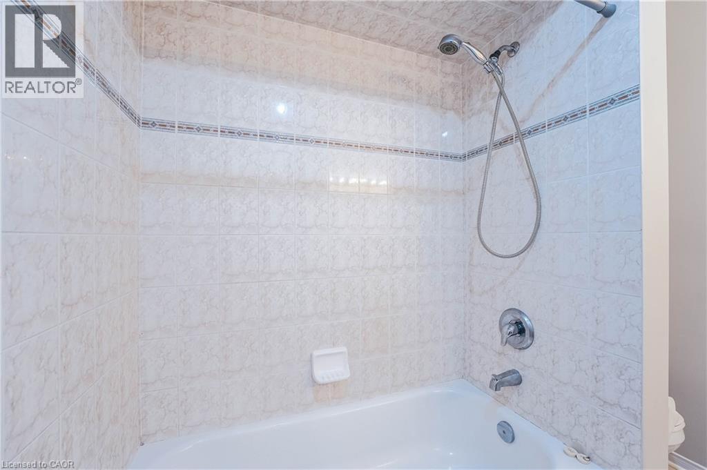 5195 Angel Stone Drive, Mississauga, ON - Indoor Photo Showing Bathroom