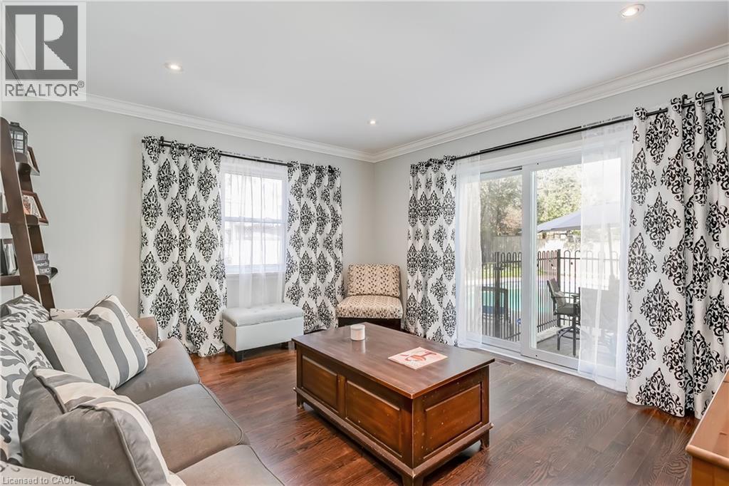 1153 Bellview Street, Burlington, ON - Indoor Photo Showing Living Room