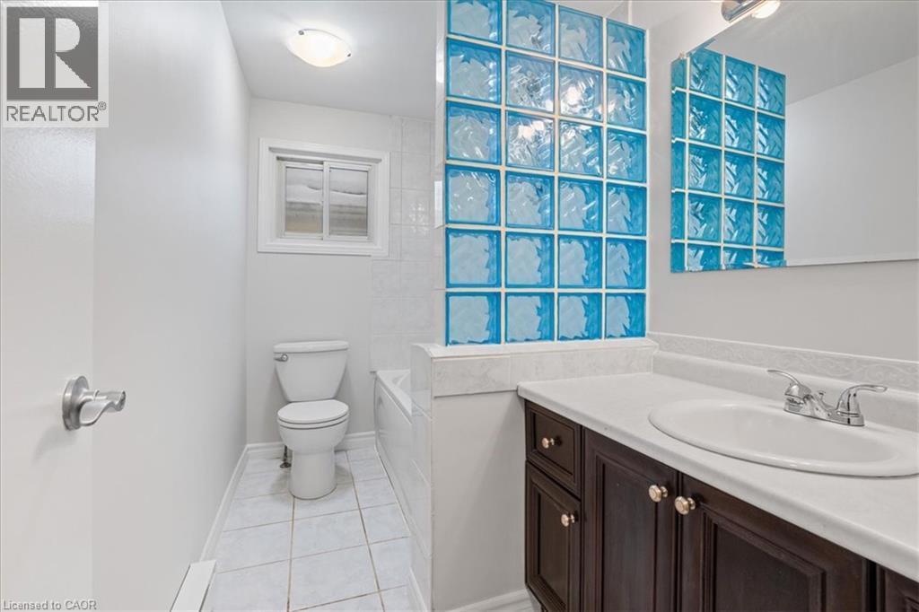 67 Old Carriage Drive, Kitchener, ON - Indoor Photo Showing Bathroom