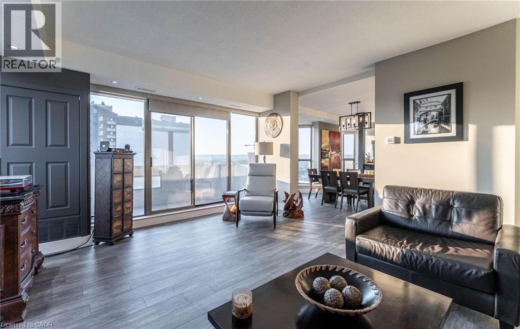 67 Caroline Street S Unit# 17C, Hamilton, ON - Indoor Photo Showing Living Room