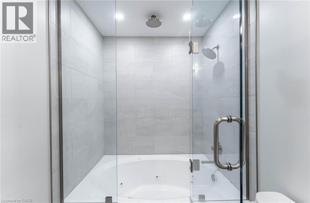 67 Caroline Street S Unit# 17C, Hamilton, ON - Indoor Photo Showing Bathroom