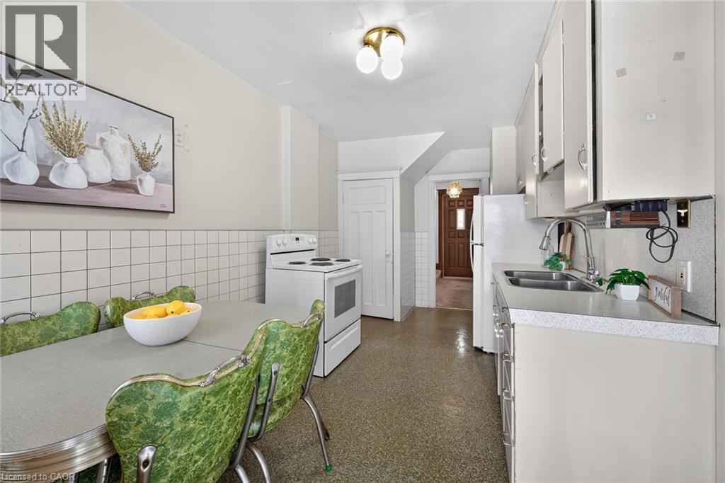 250 Glendale Avenue N, Hamilton, ON - Indoor Photo Showing Kitchen With Double Sink