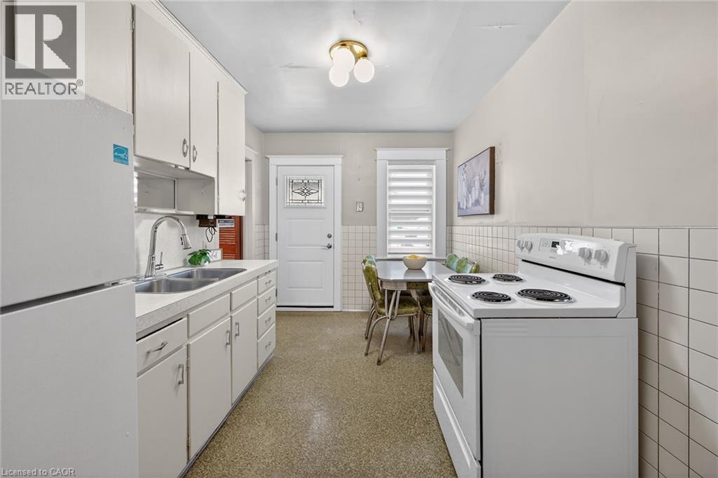 250 Glendale Avenue N, Hamilton, ON - Indoor Photo Showing Kitchen With Double Sink