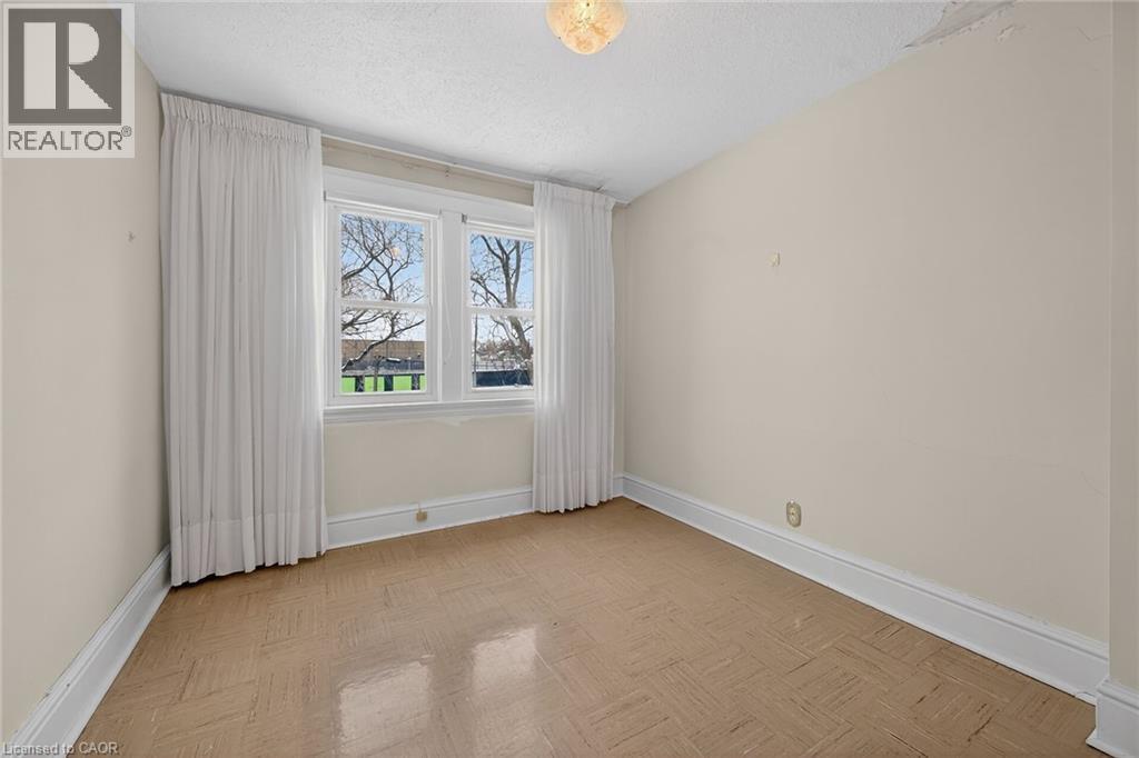 250 Glendale Avenue N, Hamilton, ON - Indoor Photo Showing Other Room