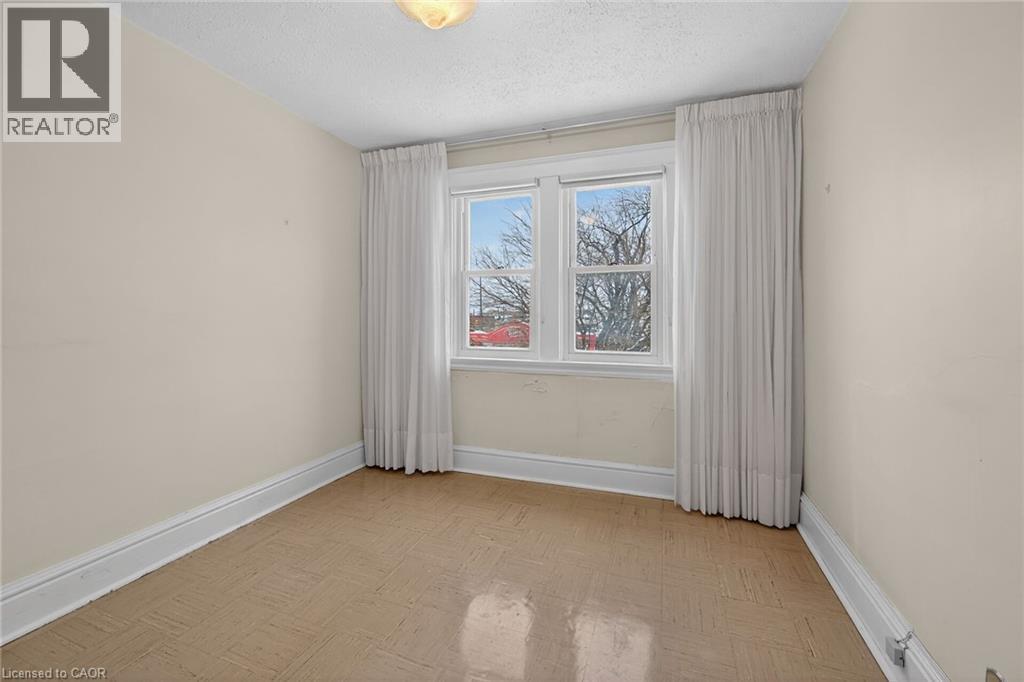 250 Glendale Avenue N, Hamilton, ON - Indoor Photo Showing Other Room