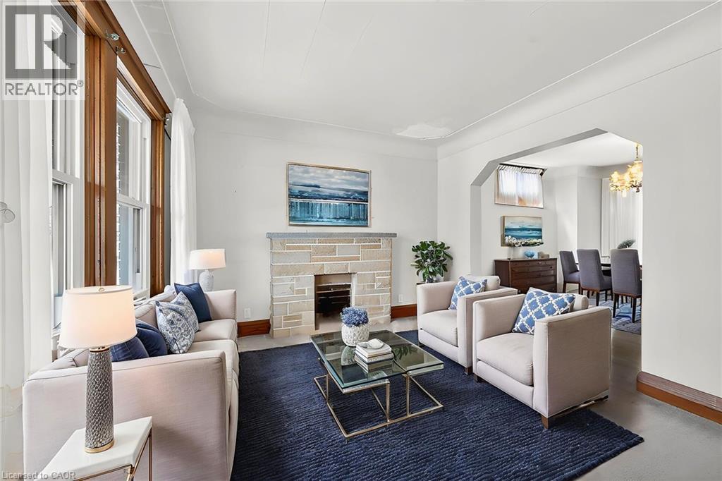 250 Glendale Avenue N, Hamilton, ON - Indoor Photo Showing Living Room With Fireplace