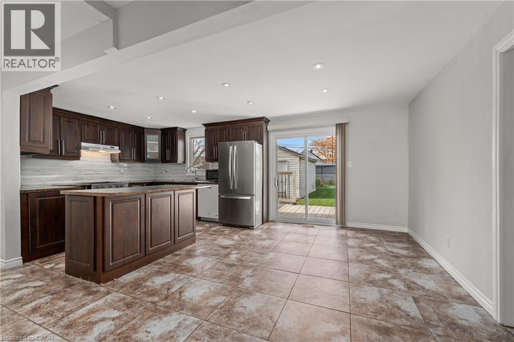 233 Normanhurst Avenue, Hamilton, ON - Indoor Photo Showing Kitchen