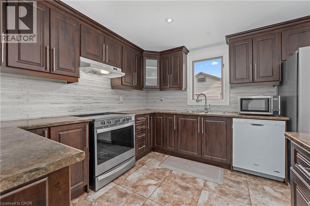 233 Normanhurst Avenue, Hamilton, ON - Indoor Photo Showing Kitchen