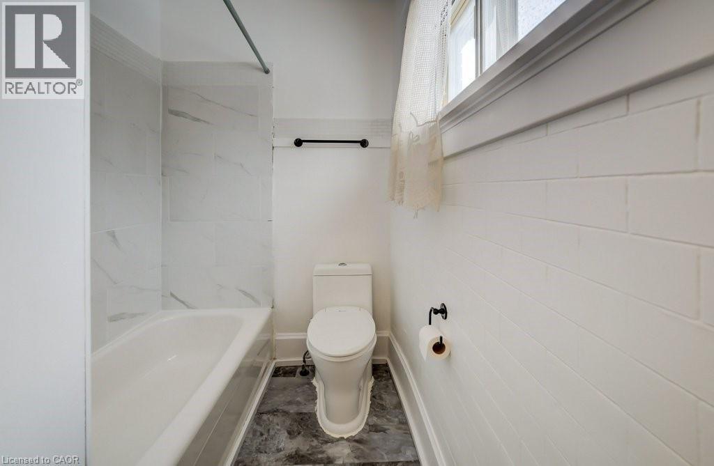 18 Shanley Street, Kitchener, ON - Indoor Photo Showing Bathroom