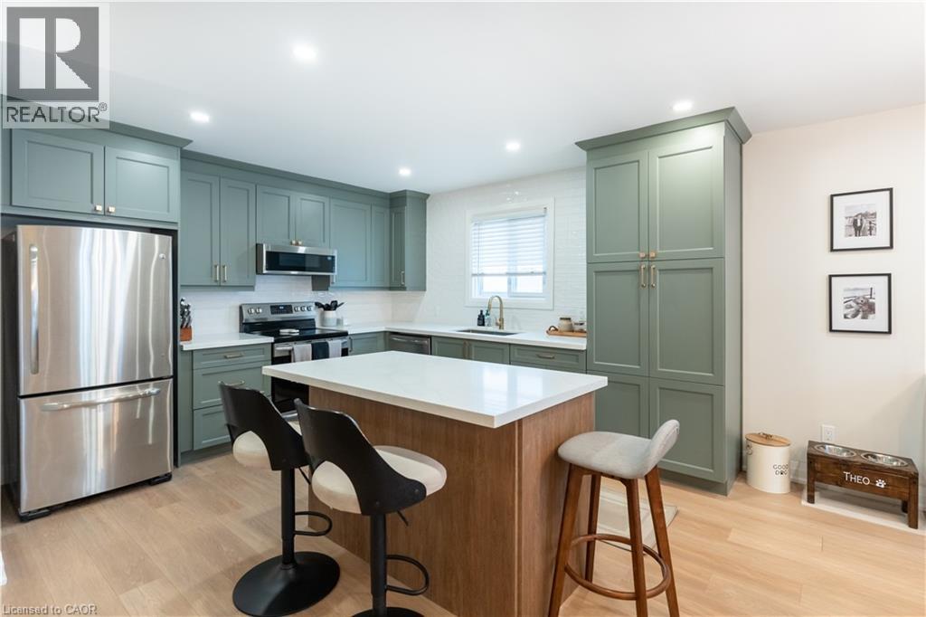 26 Rama Court, Hamilton, ON - Indoor Photo Showing Kitchen With Upgraded Kitchen