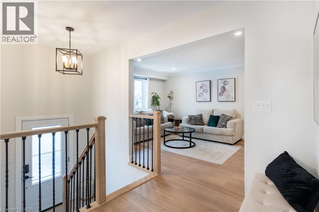 26 Rama Court, Hamilton, ON - Indoor