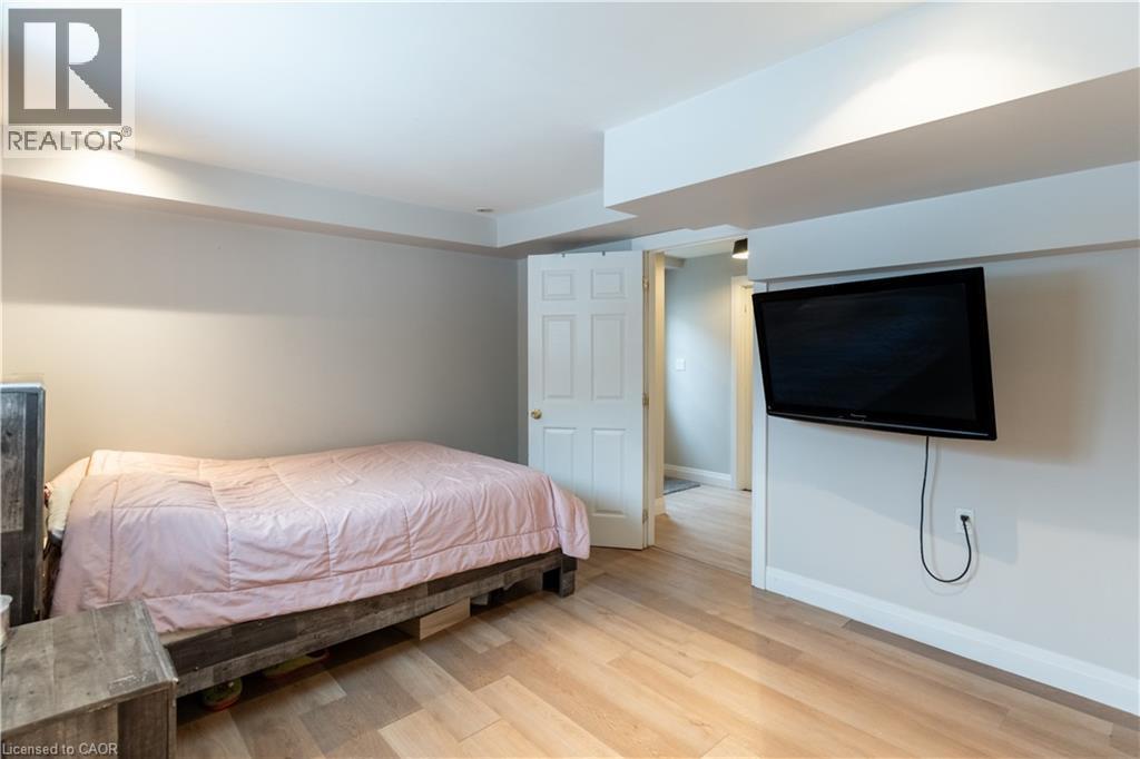 26 Rama Court, Hamilton, ON - Indoor Photo Showing Bedroom