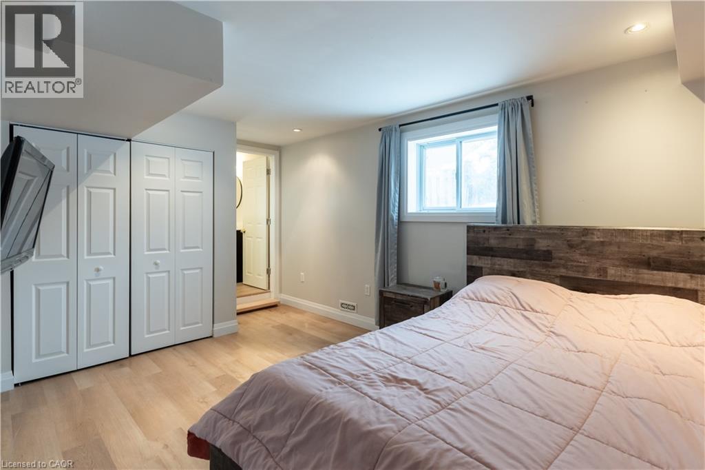 26 Rama Court, Hamilton, ON - Indoor Photo Showing Bedroom