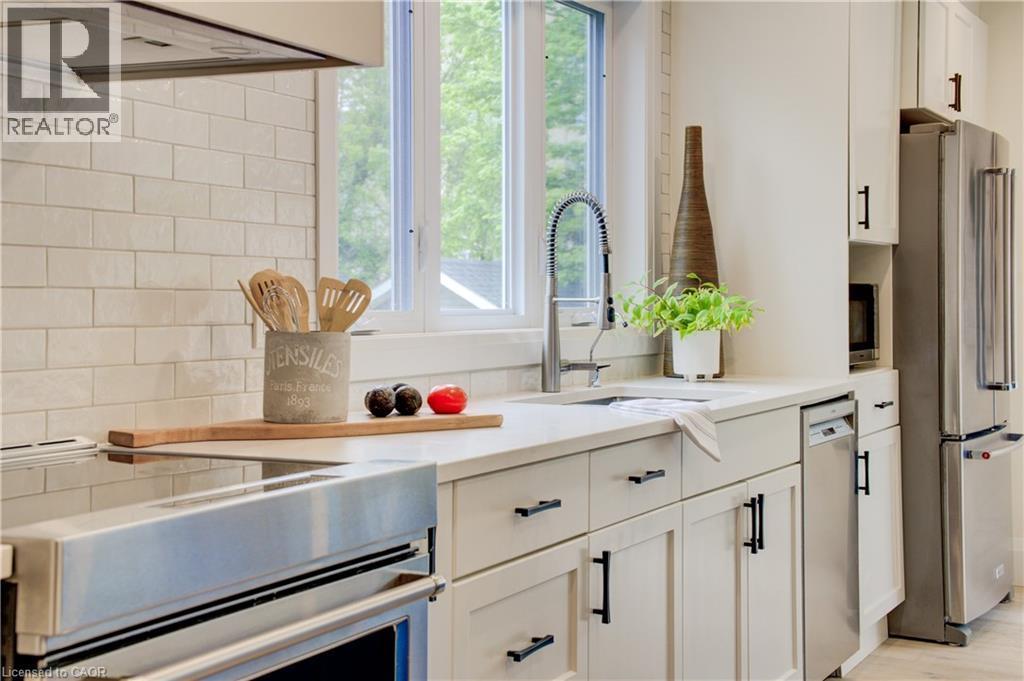 38 Euclid Avenue, Waterloo, ON - Indoor Photo Showing Kitchen