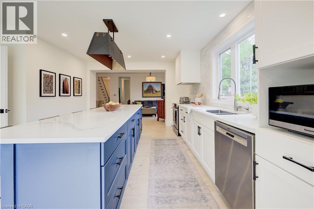 38 Euclid Avenue, Waterloo, ON - Indoor Photo Showing Kitchen With Double Sink With Upgraded Kitchen