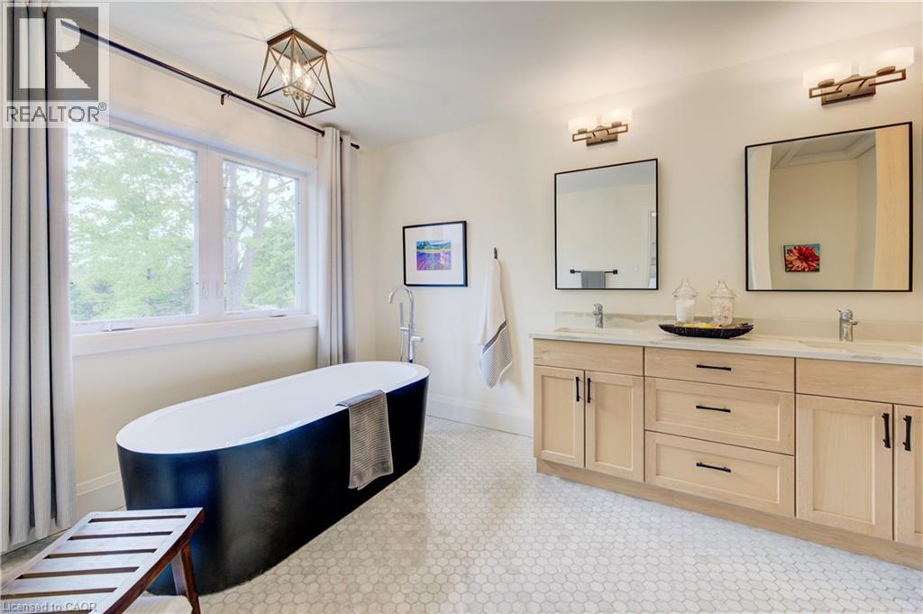 38 Euclid Avenue, Waterloo, ON - Indoor Photo Showing Bathroom