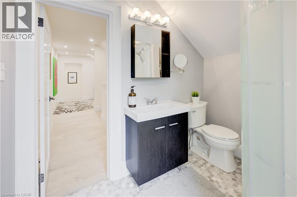 38 Euclid Avenue, Waterloo, ON - Indoor Photo Showing Bathroom