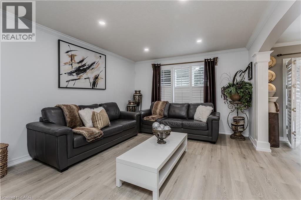 26 Grassyplain Drive, Mount Hope, ON - Indoor Photo Showing Living Room