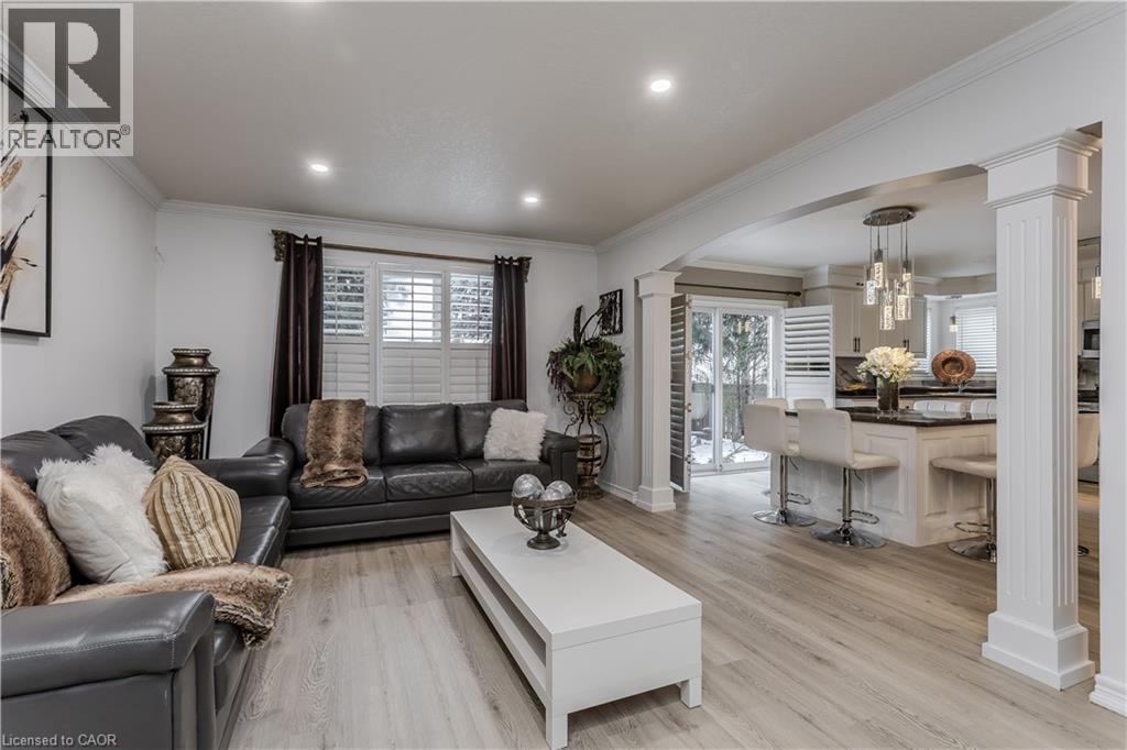 26 Grassyplain Drive, Mount Hope, ON - Indoor Photo Showing Living Room
