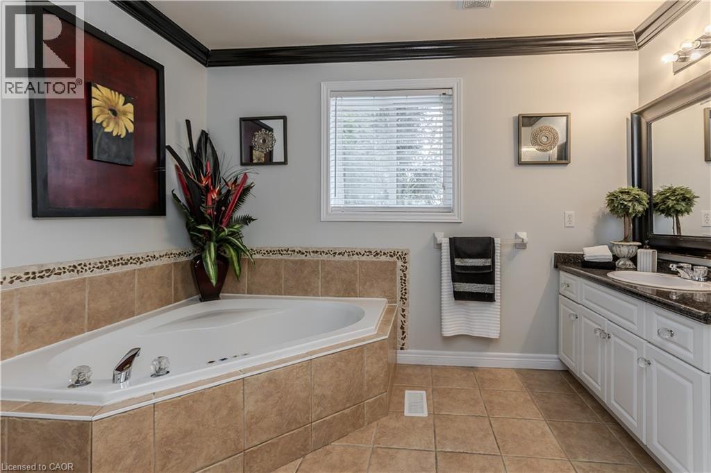 26 Grassyplain Drive, Mount Hope, ON - Indoor Photo Showing Bathroom