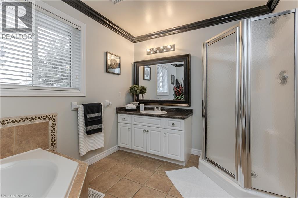 26 Grassyplain Drive, Mount Hope, ON - Indoor Photo Showing Bathroom