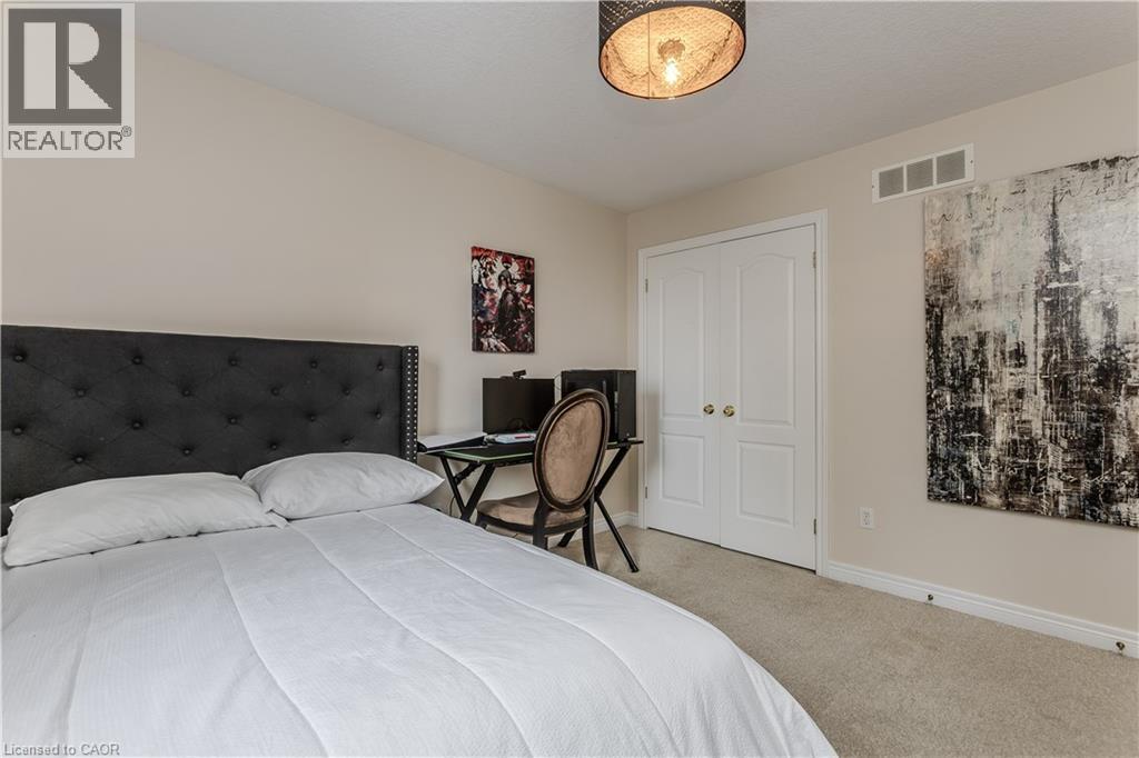 26 Grassyplain Drive, Mount Hope, ON - Indoor Photo Showing Bedroom