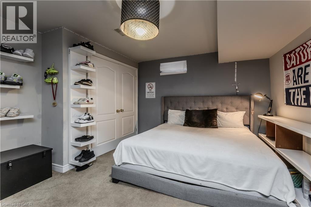 26 Grassyplain Drive, Mount Hope, ON - Indoor Photo Showing Bedroom