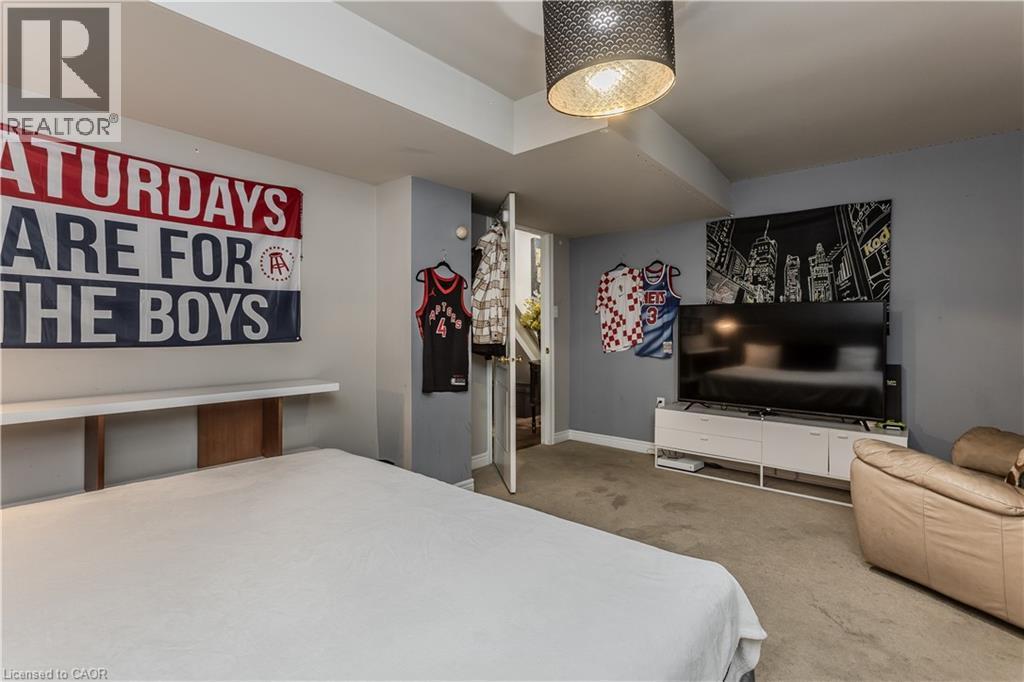 26 Grassyplain Drive, Mount Hope, ON - Indoor Photo Showing Bedroom