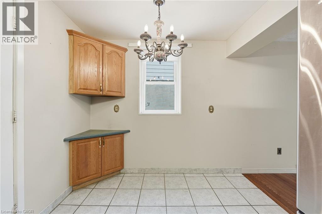 92 Gary Avenue, Hamilton, ON - Indoor Photo Showing Other Room
