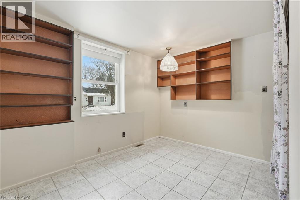 92 Gary Avenue, Hamilton, ON - Indoor Photo Showing Other Room