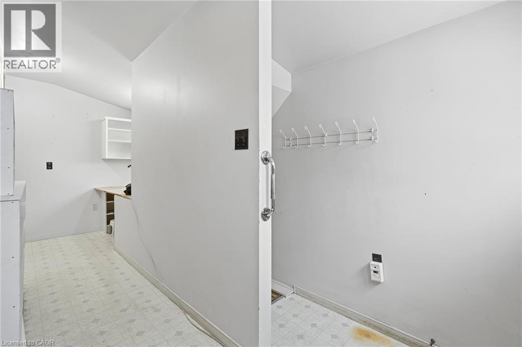 92 Gary Avenue, Hamilton, ON - Indoor Photo Showing Other Room