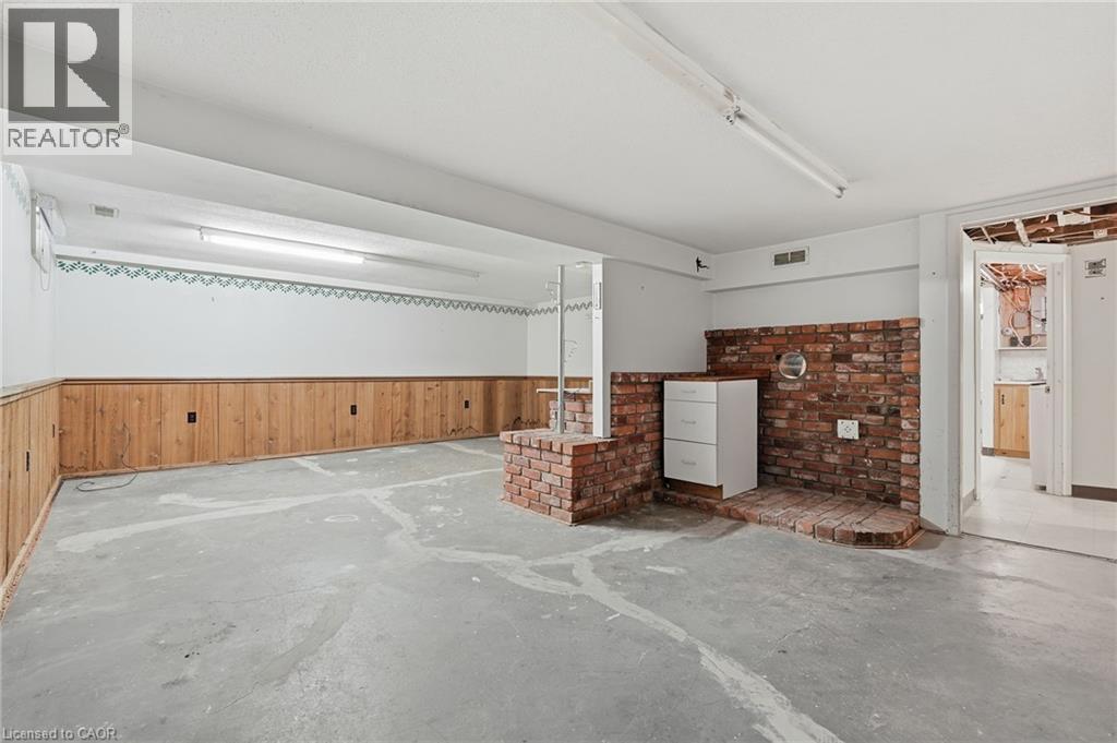 92 Gary Avenue, Hamilton, ON - Indoor Photo Showing Other Room