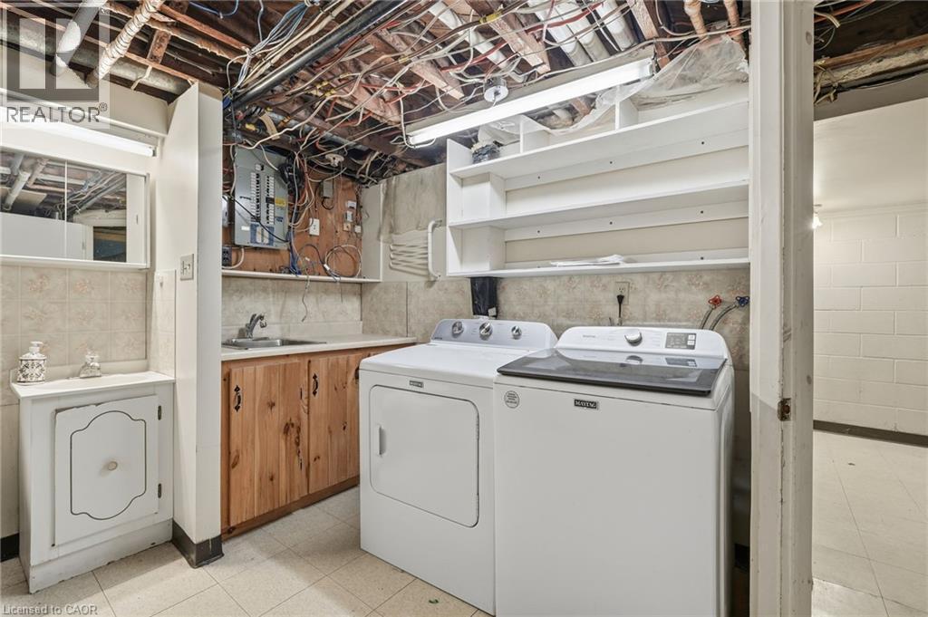 92 Gary Avenue, Hamilton, ON - Indoor Photo Showing Laundry Room