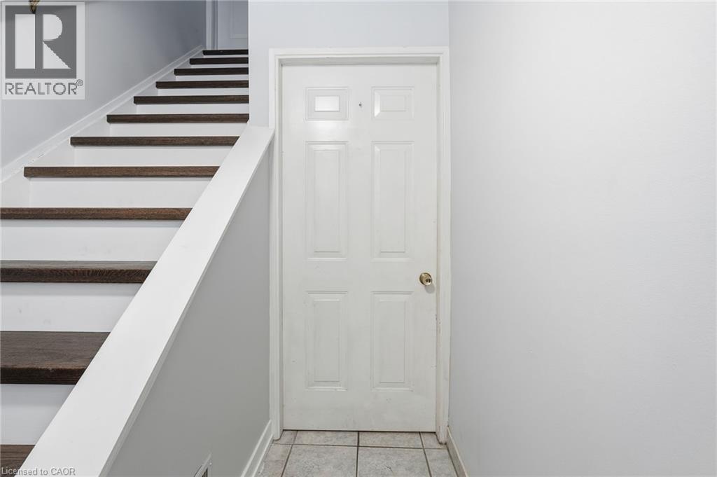 92 Gary Avenue, Hamilton, ON - Indoor Photo Showing Other Room