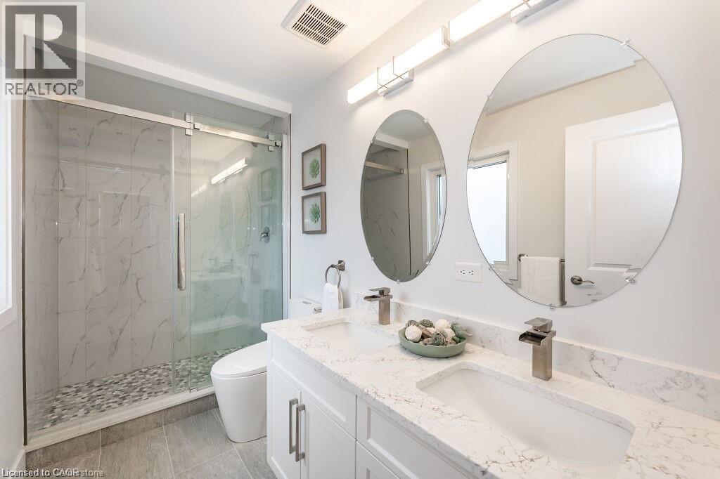 498 Karn Street, Kitchener, ON - Indoor Photo Showing Bathroom