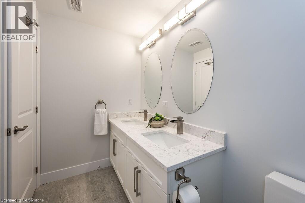 498 Karn Street, Kitchener, ON - Indoor Photo Showing Bathroom