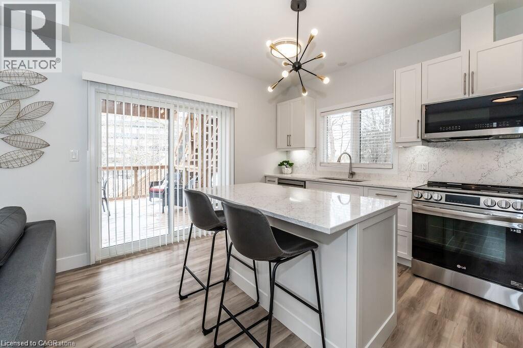 498 Karn Street, Kitchener, ON - Indoor Photo Showing Kitchen With Upgraded Kitchen