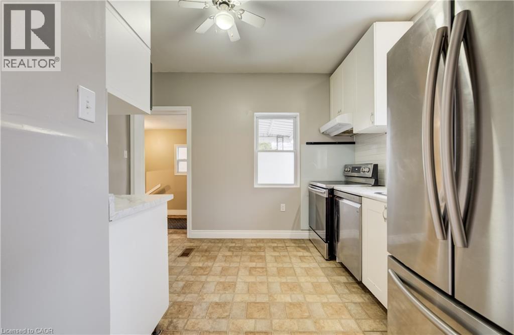 151 Courtland Avenue E, Kitchener, ON - Indoor Photo Showing Kitchen