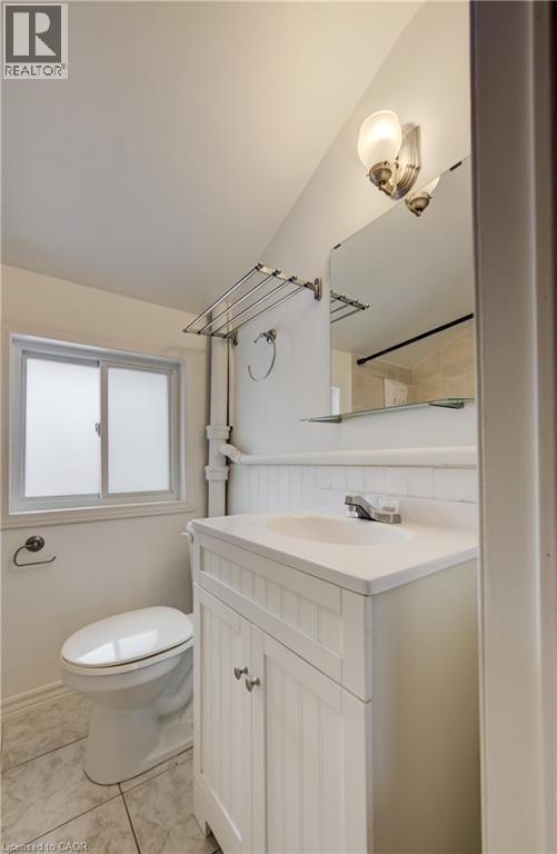 151 Courtland Avenue E, Kitchener, ON - Indoor Photo Showing Bathroom