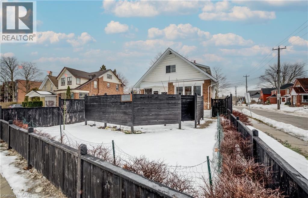 151 Courtland Avenue E, Kitchener, ON - Outdoor