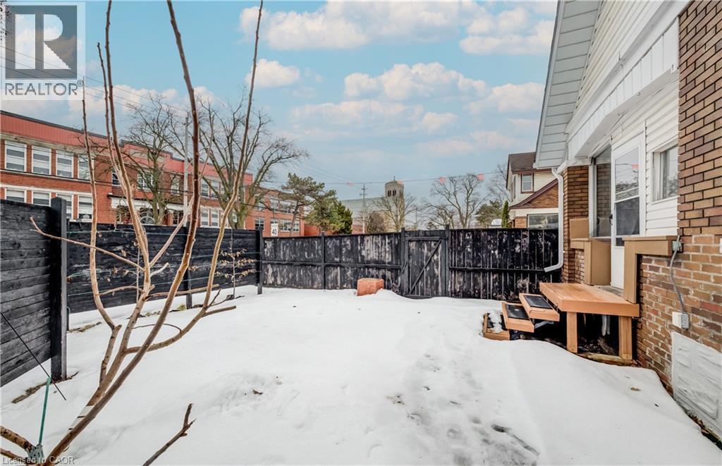 151 Courtland Avenue E, Kitchener, ON - Outdoor