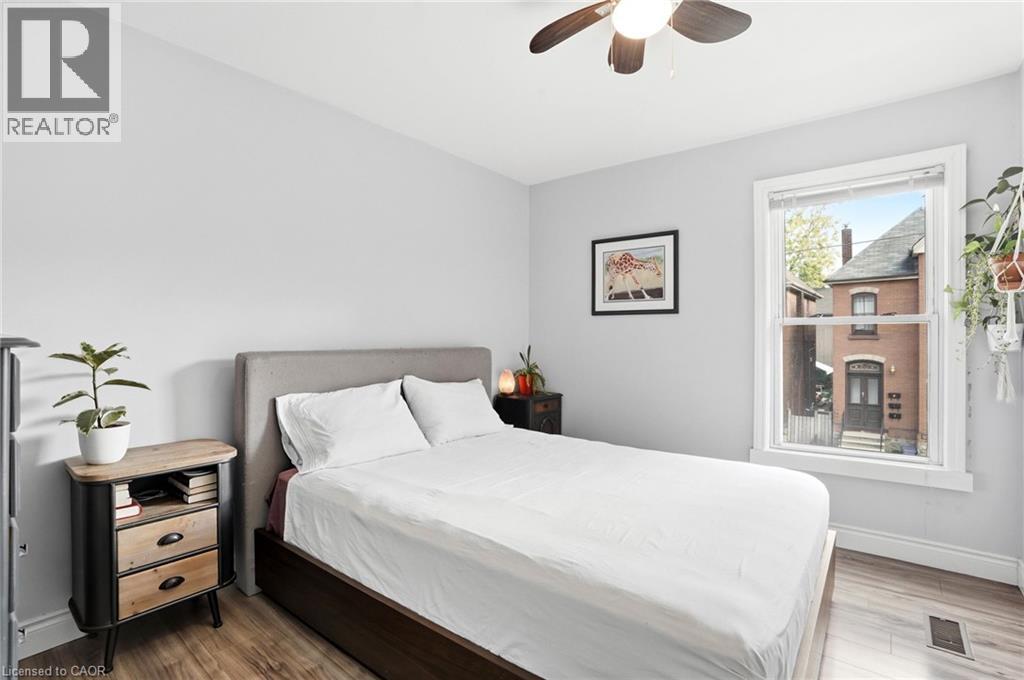 22 Liberty Street, Hamilton, ON - Indoor Photo Showing Bedroom