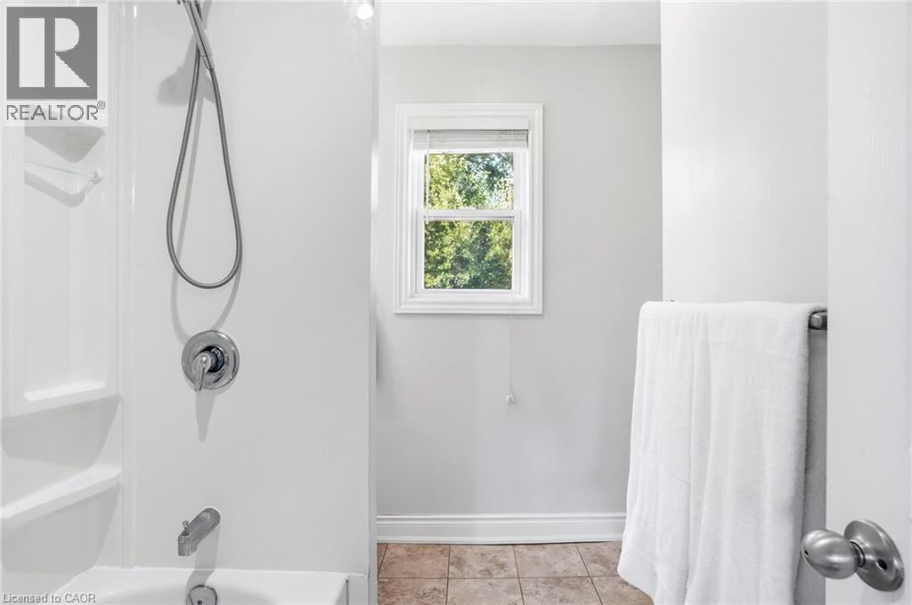 22 Liberty Street, Hamilton, ON - Indoor Photo Showing Bathroom