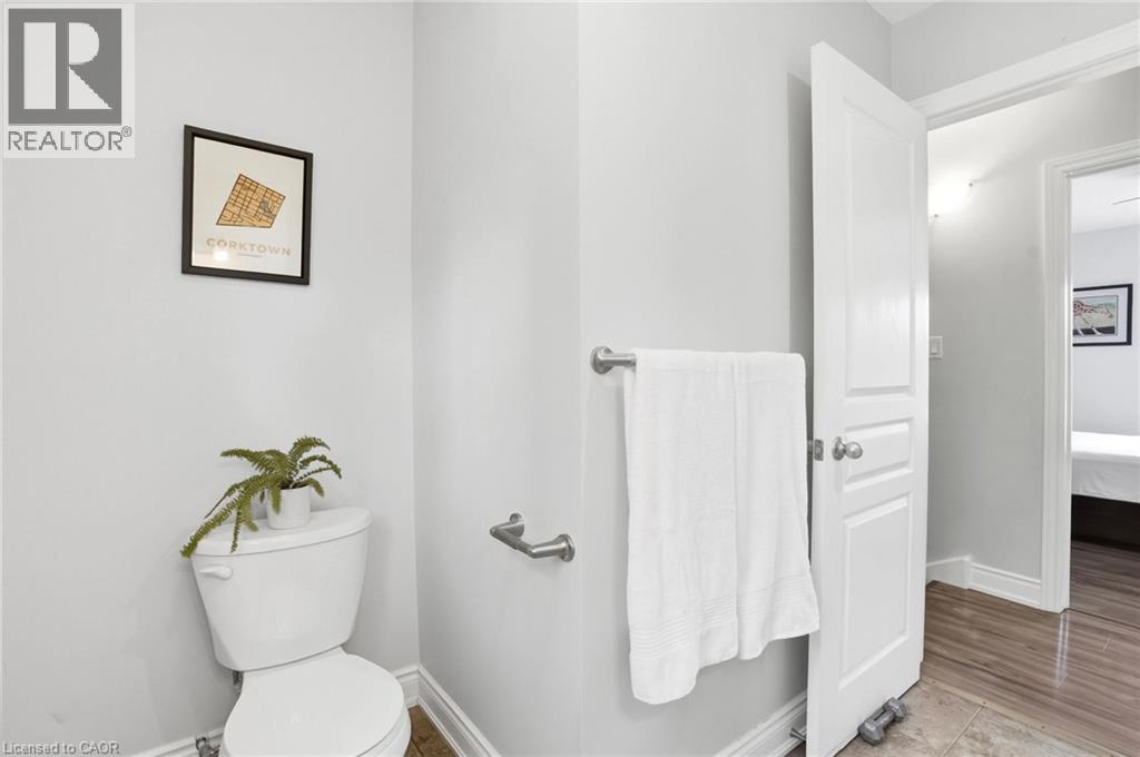 22 Liberty Street, Hamilton, ON - Indoor Photo Showing Bathroom